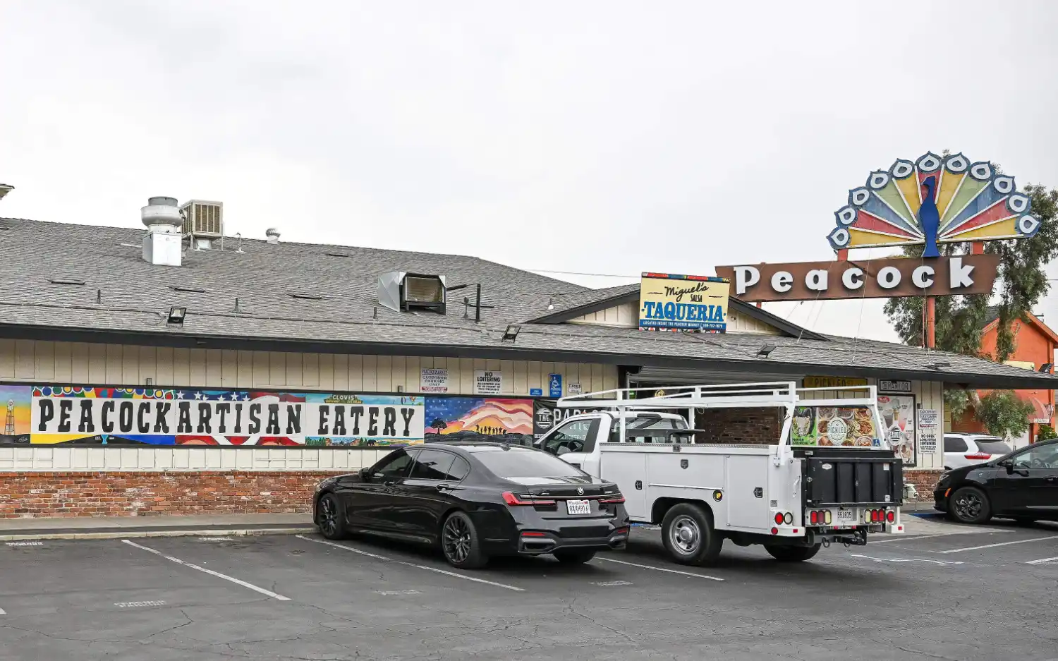 Outside photo of the Peacock Market in Clovis, CA.